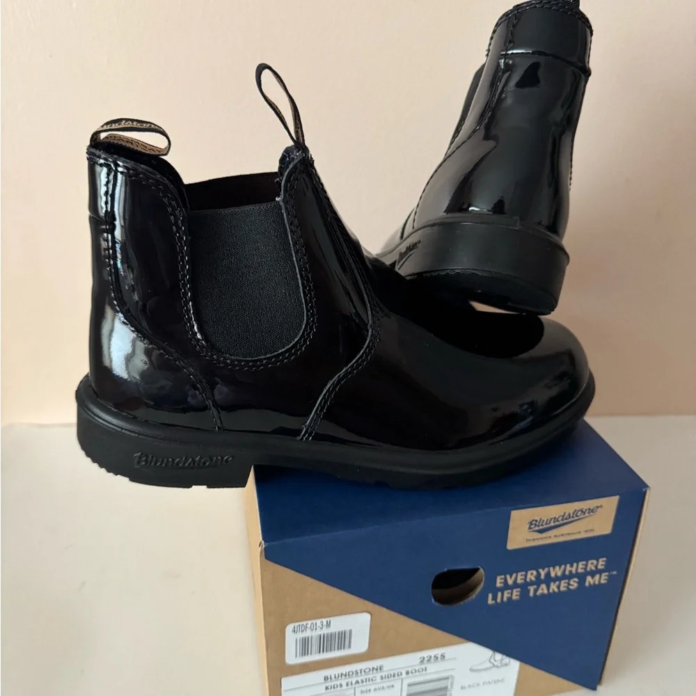 Blundstone Red Low-Heel Chelsea shiny black patent leather boot. 2255. 3, 4